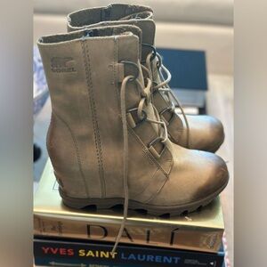 Women’s Sorel Joan of Arctic boots. Size 7.5.